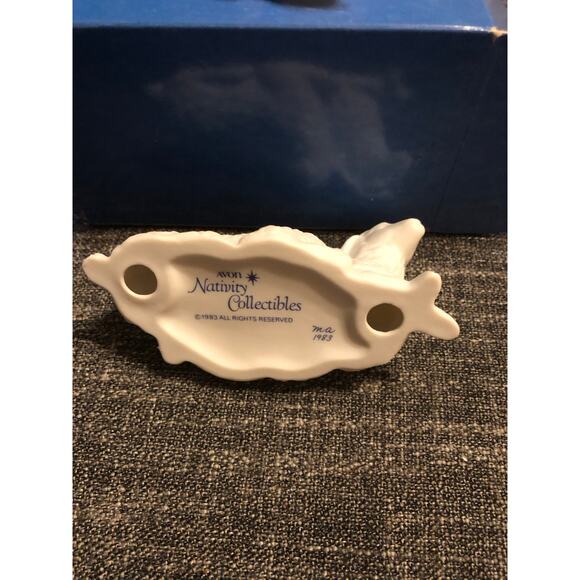 Vintage signed Avon Nativity sheep, 1983. White 4x2 - Picture 4 of 4